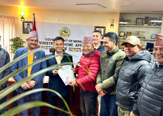 कन्टेनर चालकले चीन प्रवेश अनुमति नपाउँदा ढुवानी प्रभावित