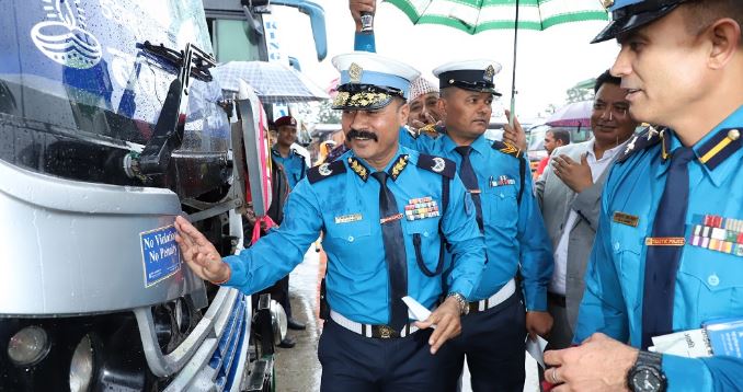 चाडपर्व लक्षित विशेष अभियान सञ्चालन गर्दै ट्राफिक प्रहरी