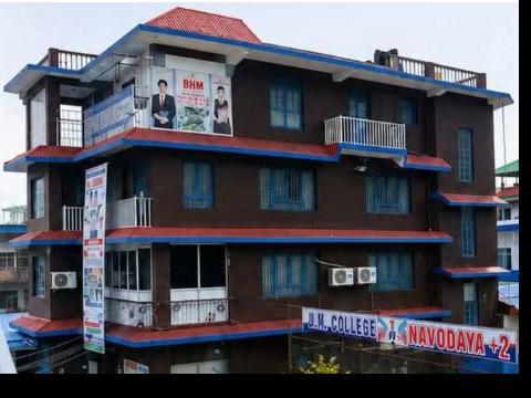 पढाइसँगै विपत्तिमा सहारा बन्दै यु एन नवोदय, राहत कोषमा एक लाख १२ हजार सहयोग