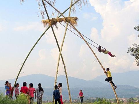दसैँले गाउँबस्तीमा बढायो रौनक: फर्किए परदेशिएका आफन्त