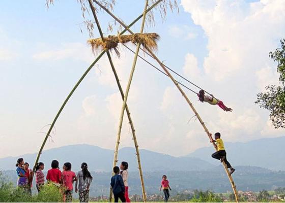 दसैँले गाउँबस्तीमा बढायो रौनक: फर्किए परदेशिएका आफन्त
